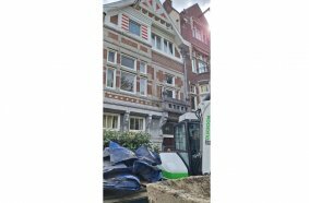 Dijkboom Bobcat E55 mini excavator at Amsterdam canal house