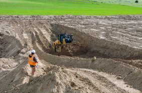 Plug-and-play remote control technology brings Cat Command to the D8 for additional safety in hazardous environments. 