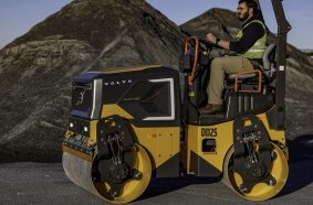 The DD25 Electric is a zero-exhaust emission compact double-drum asphalt compactor.