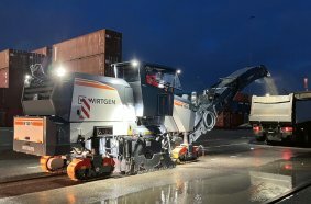 The enclosed cabin of the Wirtgen W 150 F(i) provides a comfortable working environment for the machine operator.