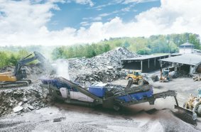 In stationary recycling operations, the preconditions for the use of a Kleemann crushing plant with E-DRIVE are often very favourable. An adequate power supply is often available, occasionally even from an in-company photovoltaic system.
