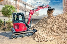 The new Yanmar SV39 is a compact mini excavator – an ideal machine for landscaping and road construction.