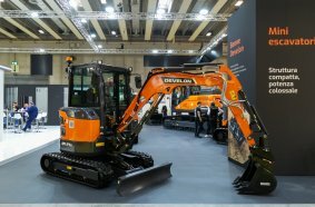 Double milestone at Samoter: Develon launches Series 9 and wins the Innovation Award with E-Stop technology