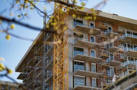 PERI UP Modular Scaffolding is being used between the balconies to assist with the installation of the planter boxes for the green façade.