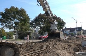With the new heavy-duty type excavators with a working weight up to 45 tons take advantage of endless rotation.