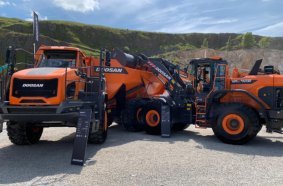 DA45-7 & DL420-7 on Doosan stand at Hillhead 2022