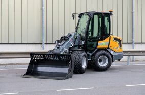 G2700E TELE with unique guiding system for hydraulic connections