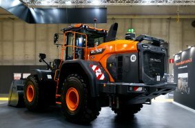 Double milestone at Samoter: Develon launches Series 9 and wins the Innovation Award with E-Stop technology