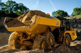 Cat® 725 Articulated Truck