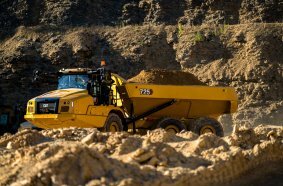 Cat® 725 Articulated Truck
