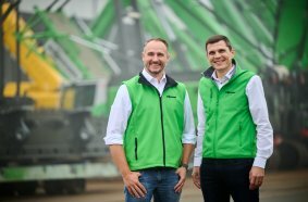 Anton Sennebogen (left), Managing Director of Sennebogen Maschinenfabrik GmbH, and Christian Wich (right), Account Manager CT&I at DLL, take a positive view of the launch of Sennebogen Finance and look to 2025 with confidence. 