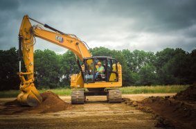 Cat® 325 Excavator with HD undercarriage