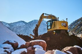 Cat® 325 Excavator with HD undercarriage