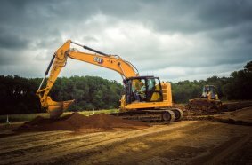 Cat® 325 Excavator with HD undercarriage