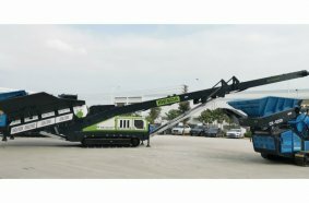 With compact transport dimensions of around 12 x 2.5 x 3 metres and a weight of 22 to 26 tonnes, the B210F is easy to transport.