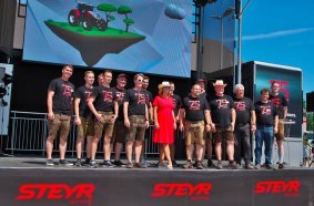 STEYR Open Days STEYR Team with moderator Michaela Kirchgasser (middle)