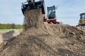VSE TORNADO: A New Line of Screening Buckets for Soil Cleaning and Aeration, Even in Damp Situations