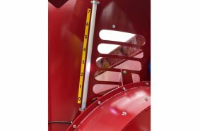 The new BvL slide indicator: The LED light strip clearly shows the opening position of the slide on the BvL feed mixer, even if the slide itself is out of sight.