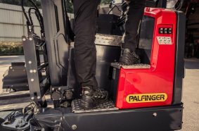 For extra comfort and control, the FLM 25 features an elevated seating position and a convenient entry.