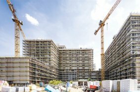 The assembly of the 36-metre-high scaffolding system with a total area of more than 12,000 square metres required close cooperation between PERI and the scaffolding contractor on a daily basis.