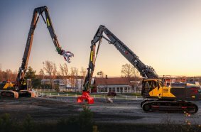 Even stronger: Volvo demolition excavator with straight boom