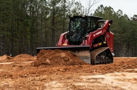 The TL80VS is a maneuverable machine that provides performance similar to heavier machines with 10-20 more horsepower.