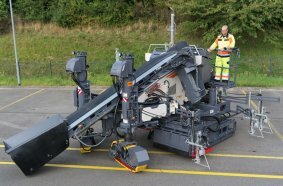 The Wirtgen slipform paver SP 33 can pave surfaces with a width of up to 2.2 m (7 ft) in offset mode and up to 3.0 m (10 ft) in Crosspave mode.
