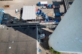 The crane was set with 60 m of main boom and at a radius of 31.5 m.