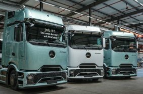 The new Actros L: first vehicle rolls off the production line at the Mercedes-Benz plant in Wörth