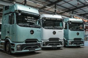 The new Actros L: first vehicle rolls off the production line at the Mercedes-Benz plant in Wörth