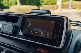 FUSO Canter Interieur with new 6,96 Inch Touchscreen Radio