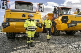 Steffen Solstrand Ludvigsen, Project Site Manager at LNS and Lars Oust, Project Manager at Hafslund Kraft with the new A30 Electric