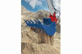 Material separation made simple: Lehnhoff’s HS‑series screening buckets handle the task with ease and precision.