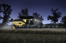 Good Design Award 2023. New Holland wins with CR11 Combine Harvester and with T4 Electric Power Tractor