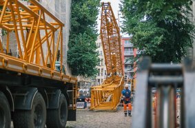 Preparing to lift: the Grove GMK6450-1 was rigged with a 73 m luffing jib and 115 t of counterweight inside an extremely tight urban site.