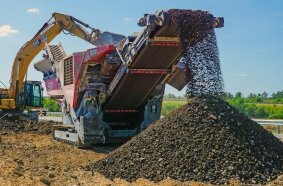 As a primary crusher, the REMAX 600 produces up to 600 tph.