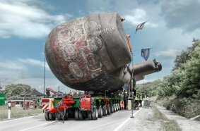 The world's first rotation of a submarine on a modular platform trailer.