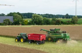 Krampe presents the new FlexBody three-way tippers in single-axle, tandem and turntable versions at Agritechnica.
