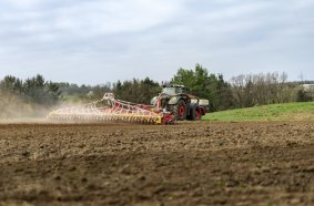 Tillage and application in a single pass: TERRADISC 1001 T, AMICO F