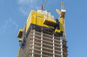 By crafting tailor-made solutions like a 21-metres Table Lifting System, Doka caters to customers’ specific needs and boosts the efficient construction of the second highest building in Detroit.