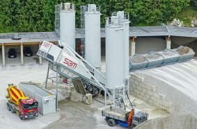 Thanks to high-quality design and flexible installation, SBM EUROMIX mixing plants – shown here: EUROMIX 3300 SPACE – are also suitable as additions to, or replacements for, stationary concrete plants.
