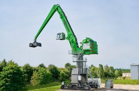 The SENNEBOGEN 885G has a reach of up to 38 m and can be used for all tasks in demanding port handling.