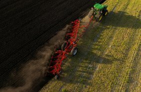 Enter a new dimension with the KUHN MULTI-CHALLENGER XT semi-mounted plough