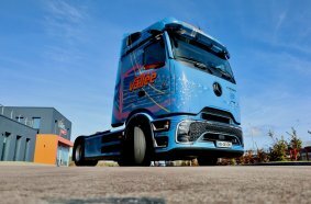 Transports Vallée in France is investing in the future: First Mercedes-Benz eActros 600 and 62 Actros L with ProCabin