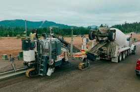 Stringless paving