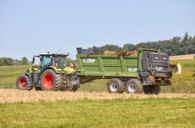 Fliegl expands its portfolio with the new chain manure spreader KDS 255 MUCK CONTROL