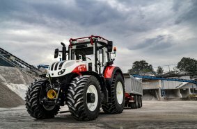 STEYR® shows tractors’ military capabilities at German fair