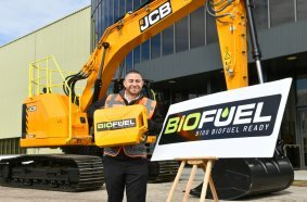 JCB Heavy Products Team Leader Heath Vanrooyen pictured today with a JCB 245XR tracked excavator – of the models which can use B100 biodiesel from June this year.