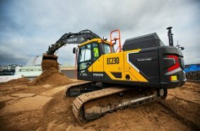 The fully electric Volvo EC230 Electric in action.
