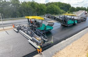 The high-performance SUPER 1900-5(i) Highway Class paver is designed for paving applications on motorways or other challenging large-scale infrastructure projects.